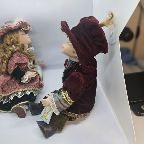 Cathay Collection Porcelain Dolls Kissing Boy And Girl - Picture 8 of 16